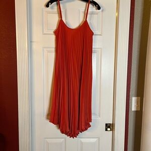 Xirena- NWT scoop neck midi pleat dress in color Redondo. Size S